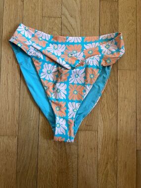 Dippin Daisy’s V-Cut High Rise Bikini Bottoms